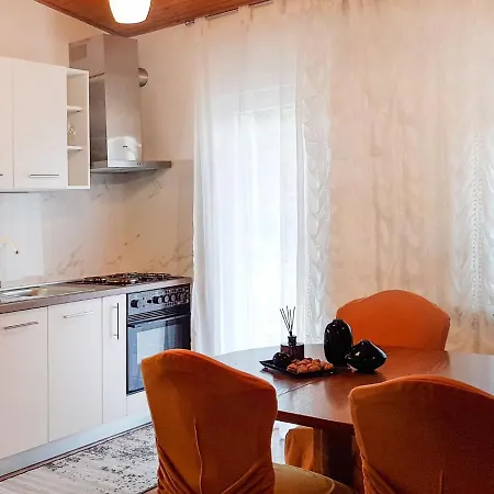 Noel - Lbn433 By Interhome * Raša